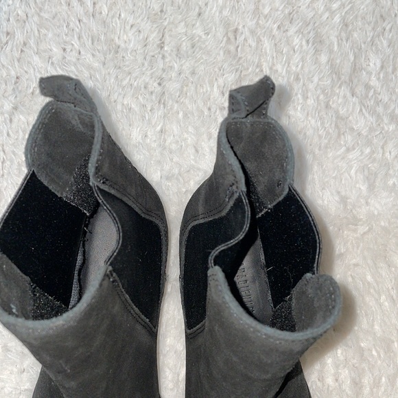 La Canadienne suede chelsea booties black basic minimalist - Picture 10 of 11